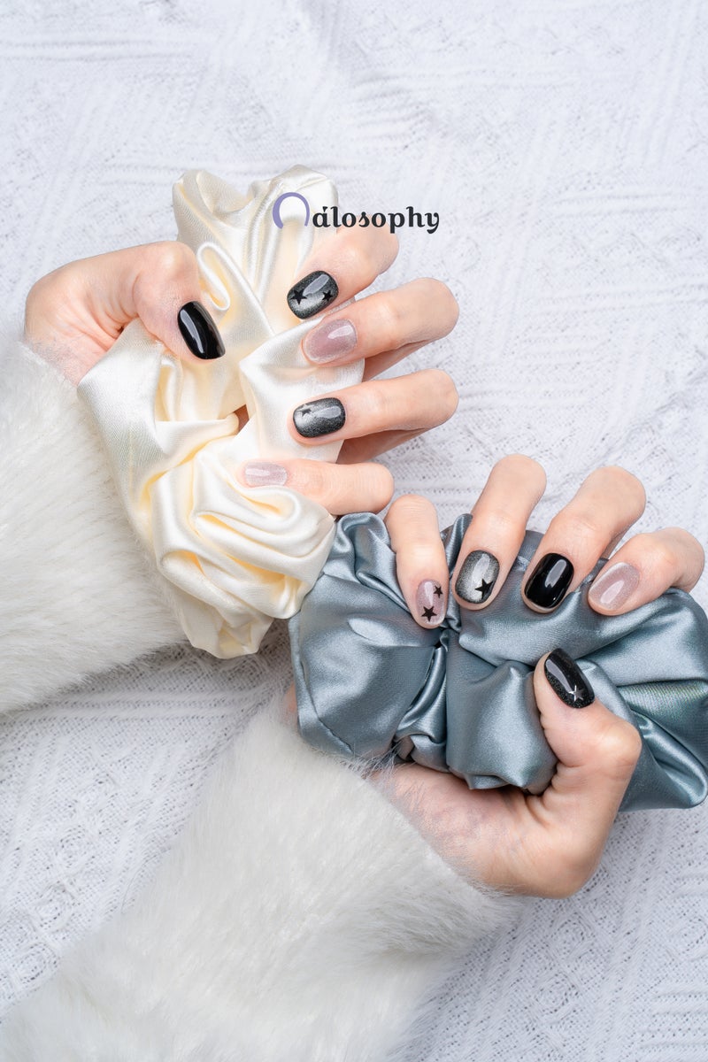 Nailosophy أظافر جل مضغوطة يدوية الصنع بعيون قطط سوداء مع نجوم | شكل دائري - Image 3